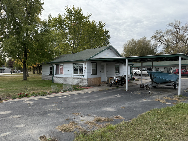 Ritz Motel (Birch Haus Motel) - Loopnet Real Estate Listing Photo